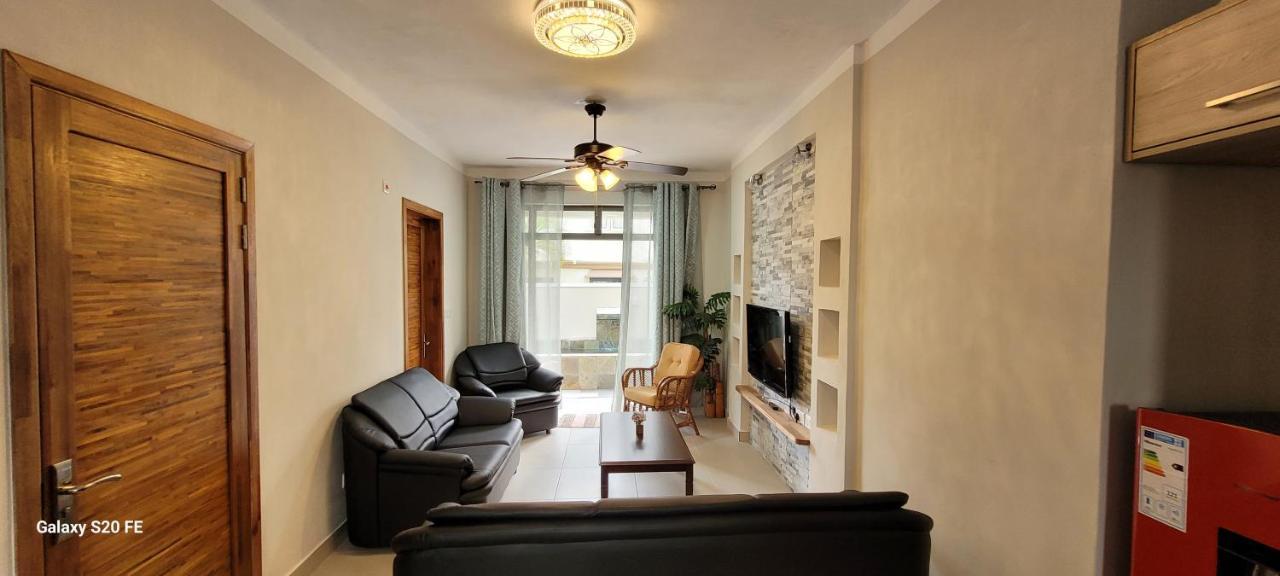 Pearl Gate Residence, Aprt No2 Flic en Flac Bagian luar foto
