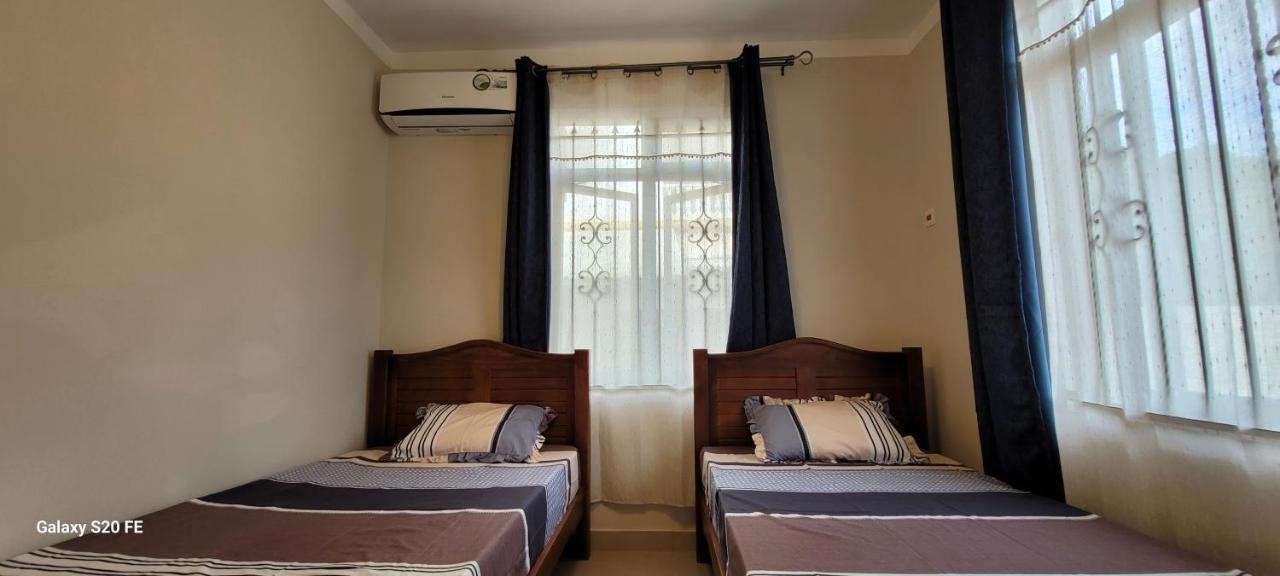 Pearl Gate Residence, Aprt No2 Flic en Flac Bagian luar foto